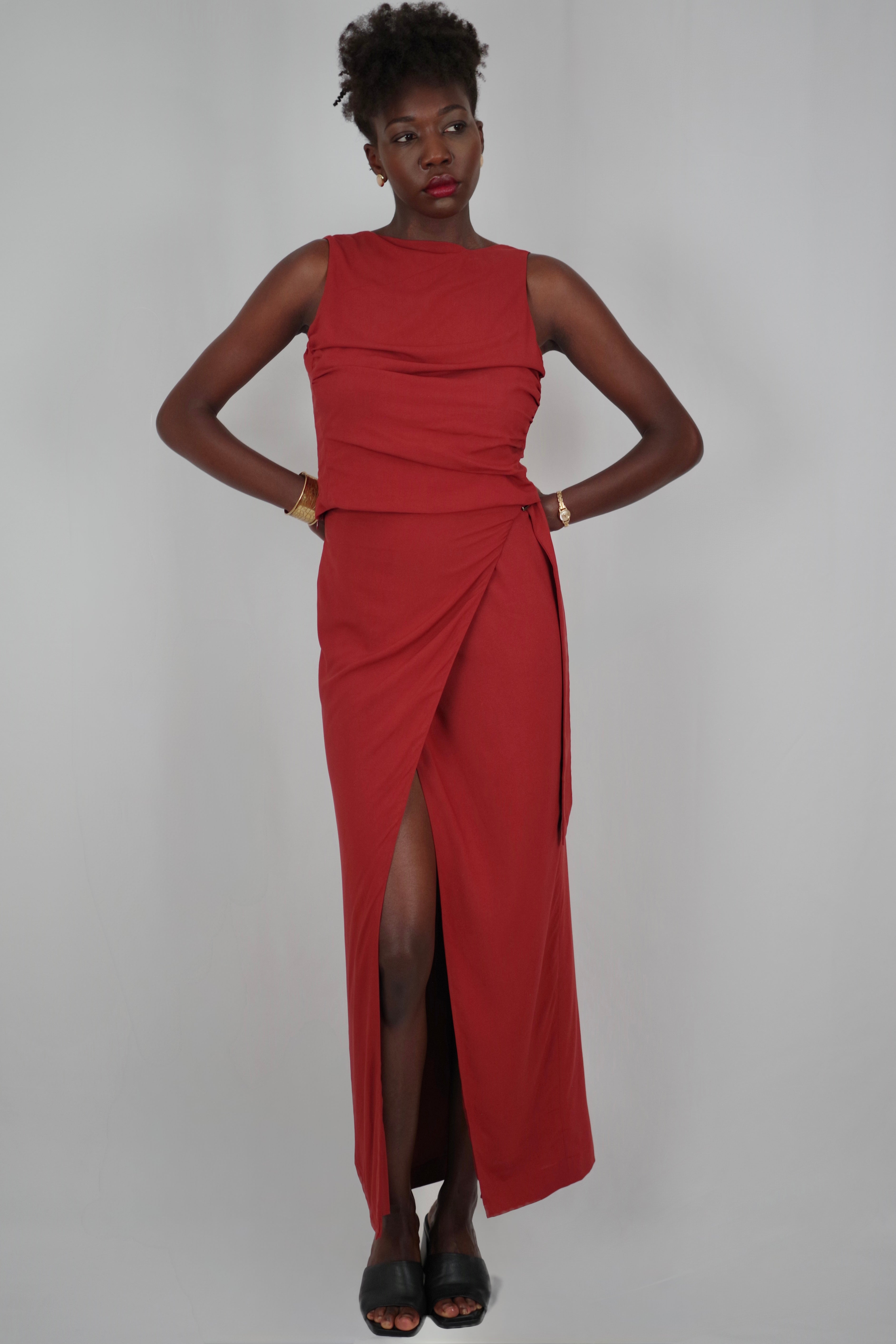 Saia Envelope Terracota Feminina Barbara – Comprimento Midi, Detalhe em Fivela, Look de Verão