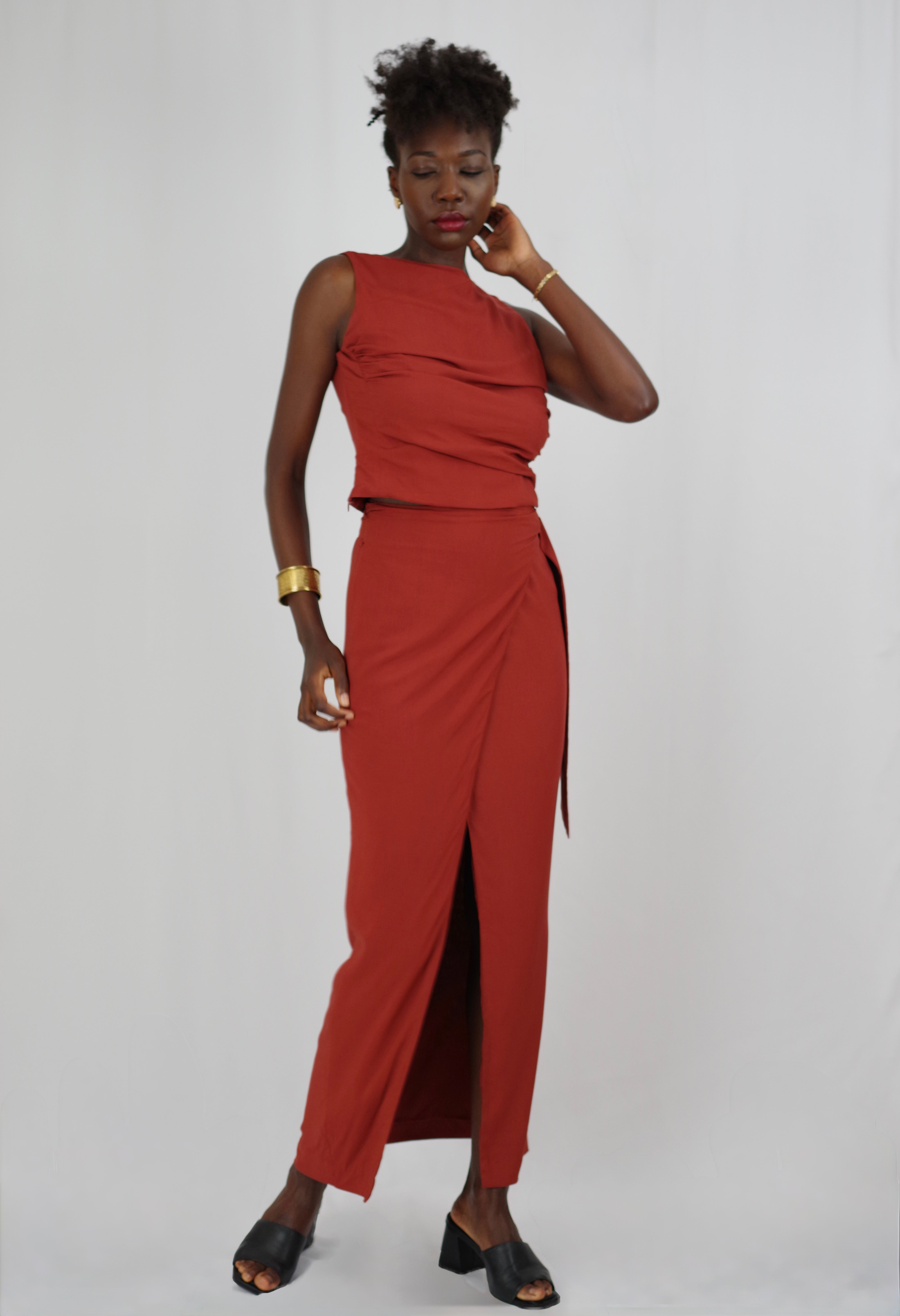 Saia Envelope Terracota Feminina Barbara – Comprimento Midi, Detalhe em Fivela, Look de Verão