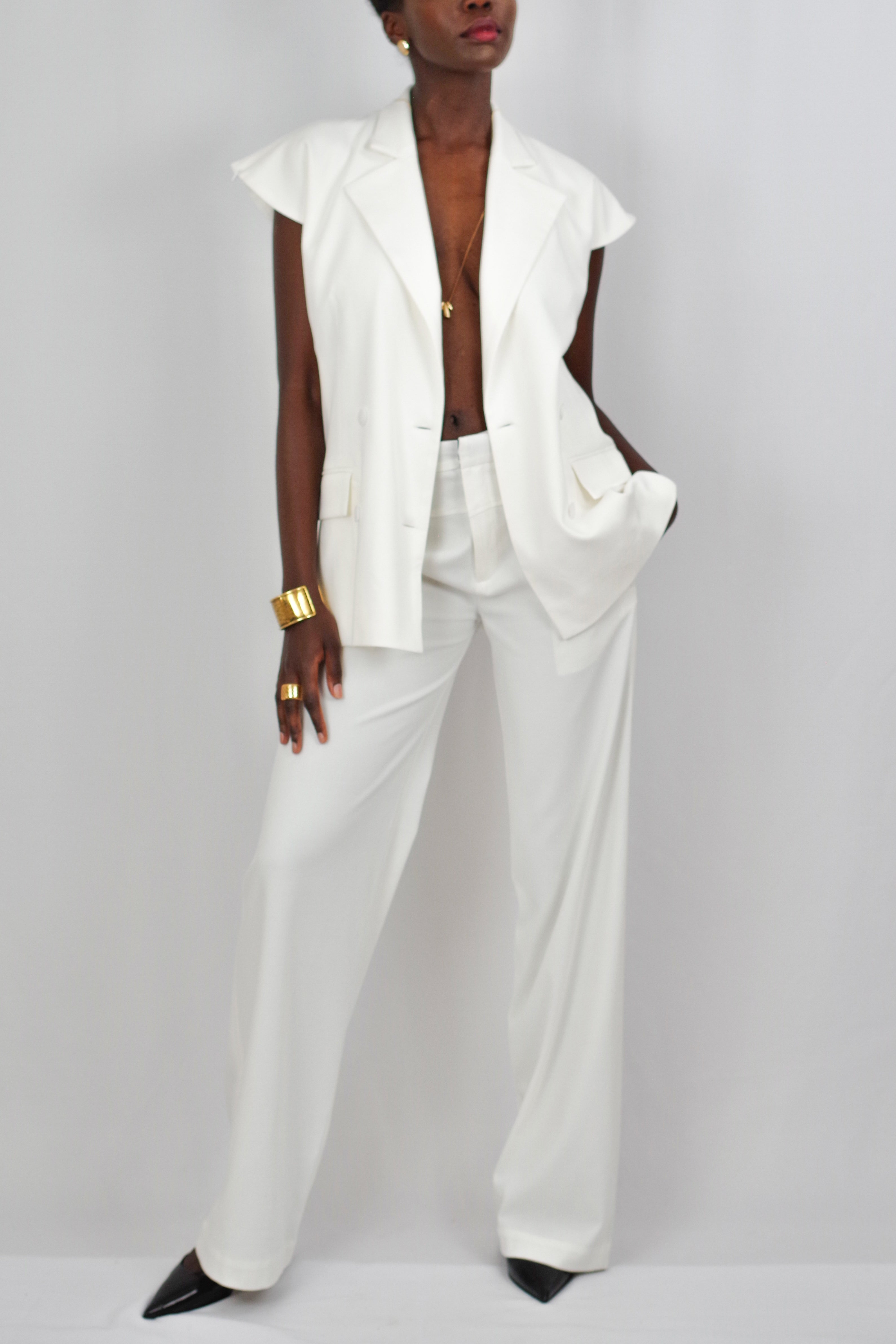 Gilet Féminin Amélia – Polyvalent, Manches Courtes, Ceinturé, Blanc