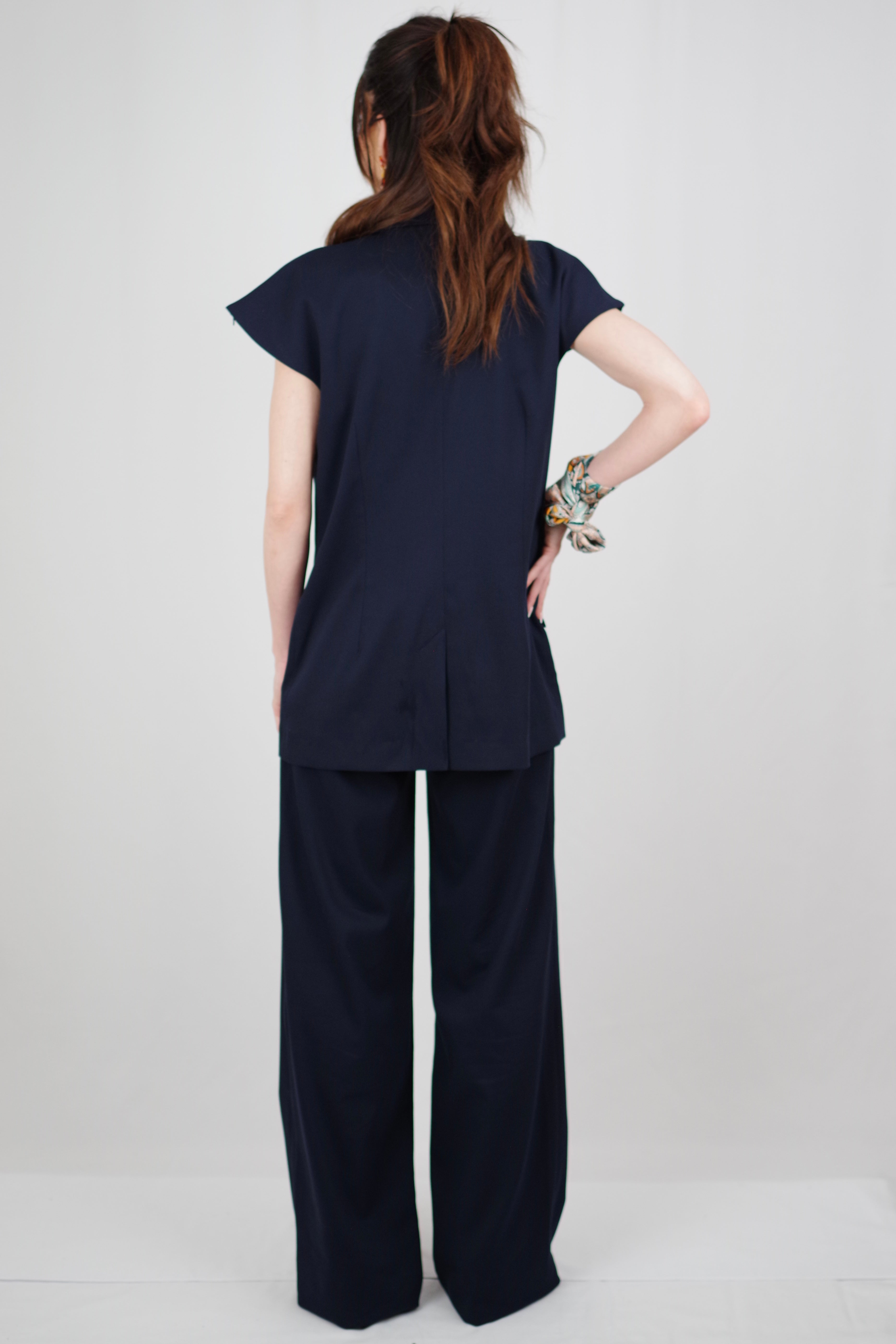 Gilet Féminin Amélia – Polyvalent, Manches Courtes, Ceinturé, Bleu Marine