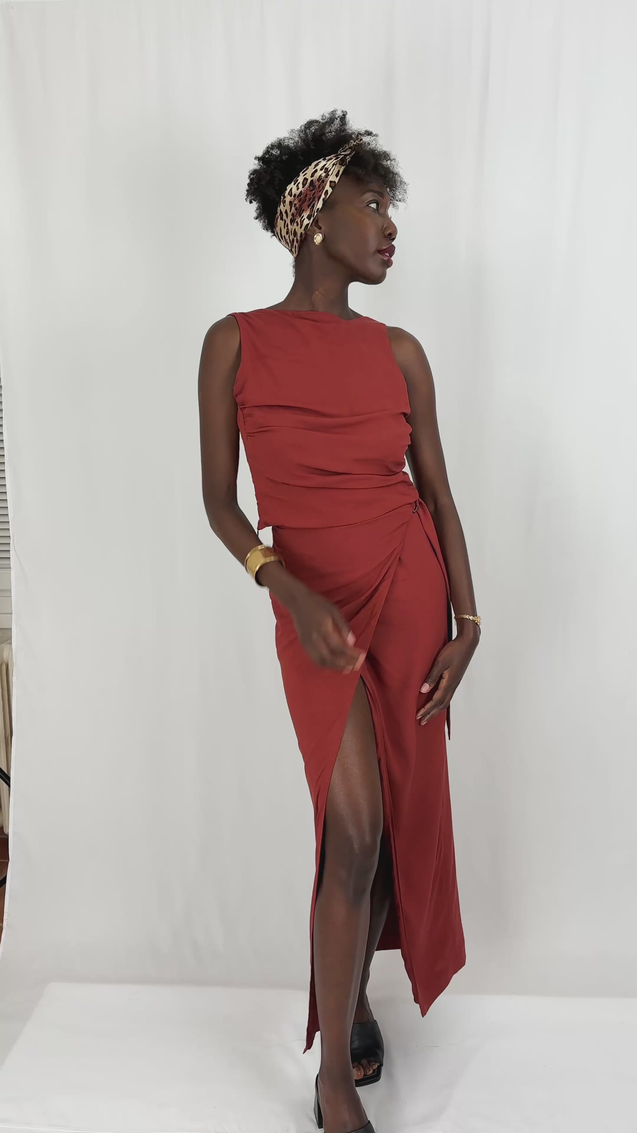 Saia Envelope Terracota Feminina Barbara – Comprimento Midi, Detalhe em Fivela, Look de Verão