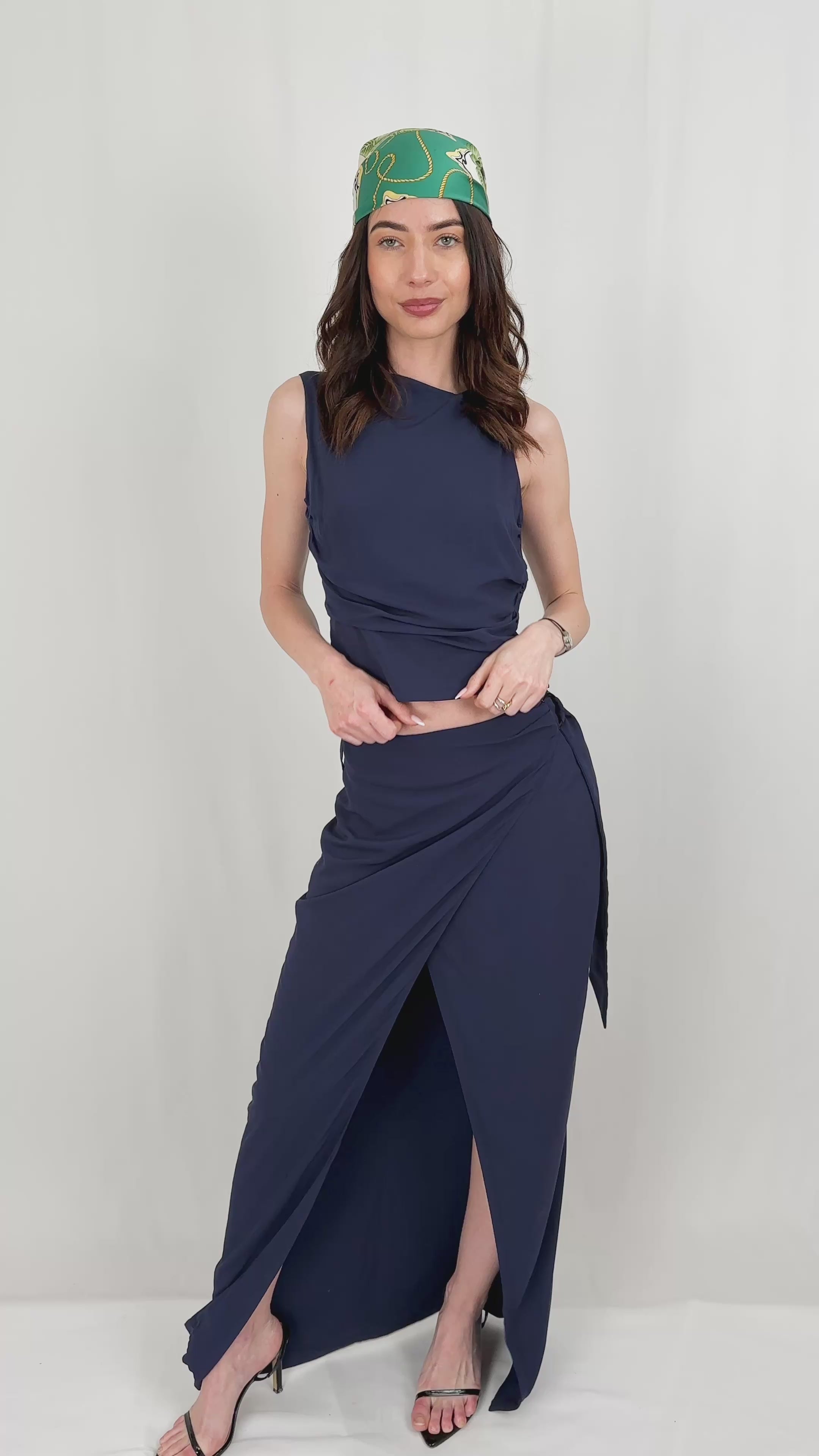 Top Marine Sans Manches – Bleu Marine, Encolure Courbe Sculptée